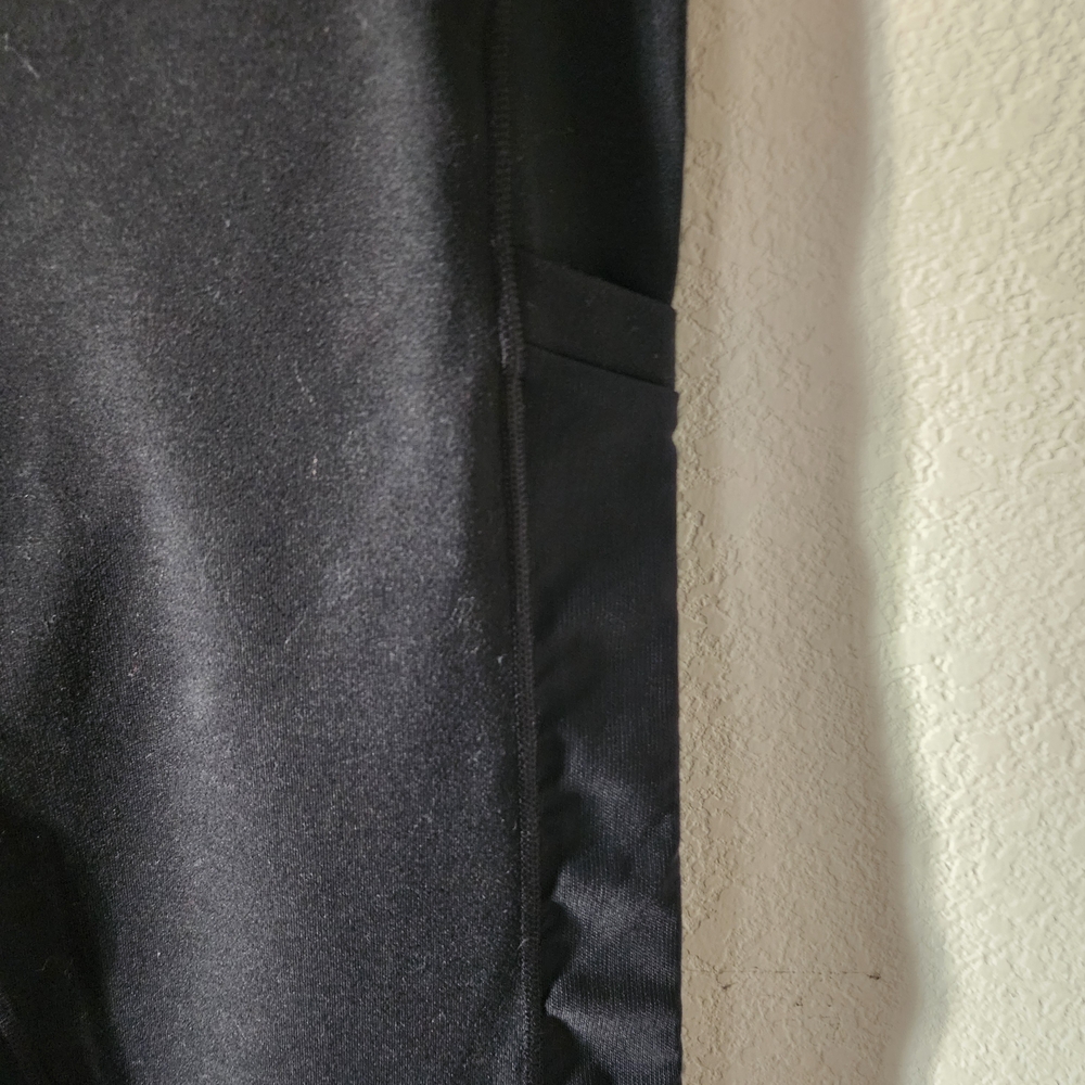 Fabletics Black PowerHold Mesh Sides Leggings Size: Medium - Picture 4 of 8